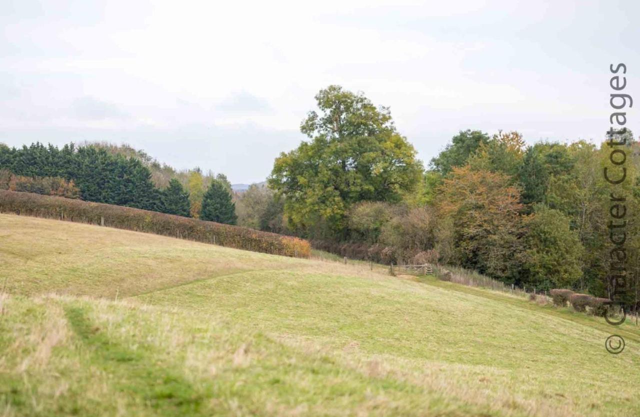 Flynn'S Barn Βίλα Aylworth Εξωτερικό φωτογραφία